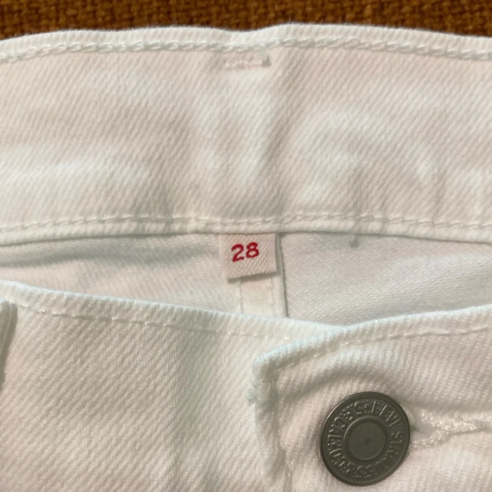Levi's White Jean Shorts Classic Denim Style - Picture 6 of 7